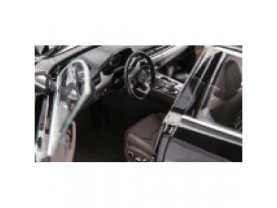 Модель автомобиля Audi Q7 2015, Orca Black, Scale 1:18